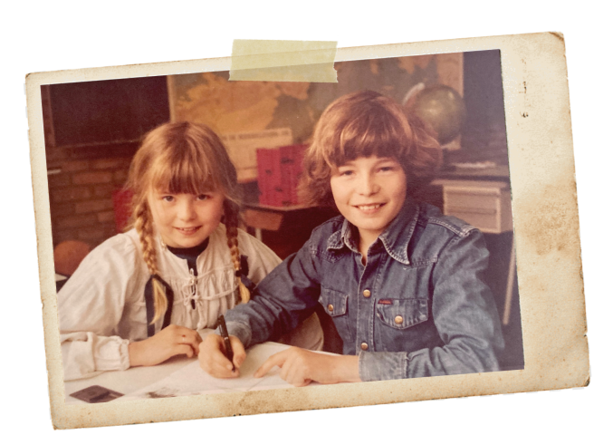 polaroid photo frame marije en broer ischa 1979 677x480